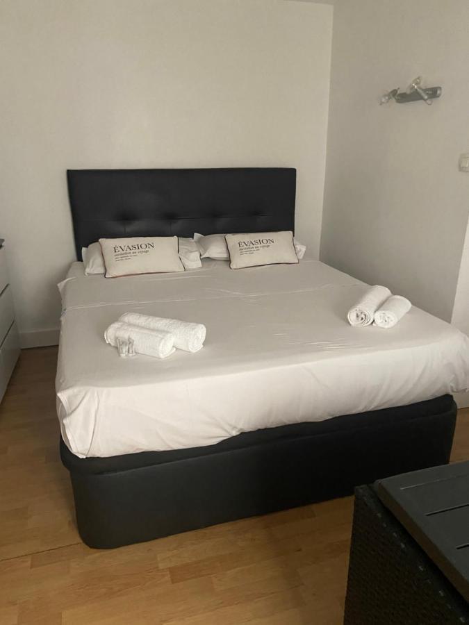 Tres Bel Appartement Montmartre Paris Exteriör bild