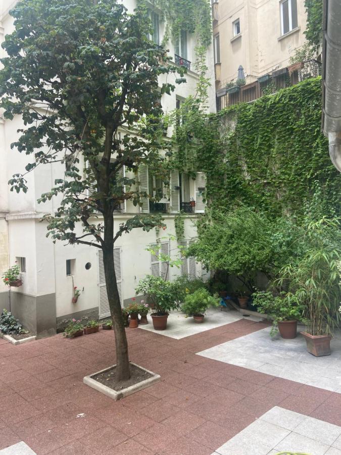 Tres Bel Appartement Montmartre Paris Exteriör bild